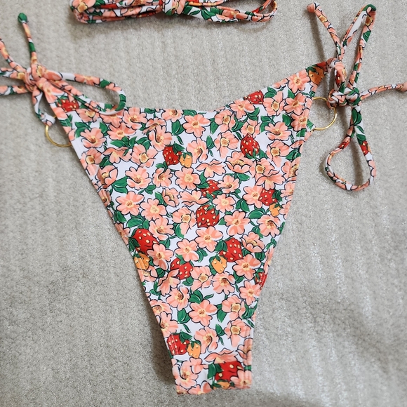 NWOT Triangle O Ring Wrap String Bikini Swimsuit Strawberry Floral Print Medium - Picture 11 of 13